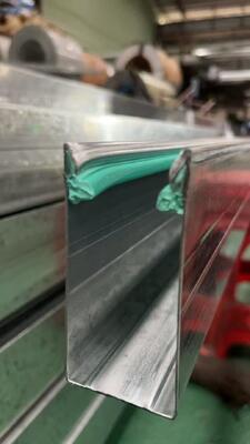 Verzinkte Stahl U-Form Führungsschiene für Rolltore mit anpassbarer Länge