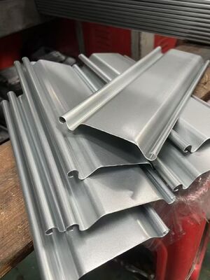 Bom preço Galvanizado de aço rolante persiana porta lajes resistente ao tempo Redução de ruído on-line